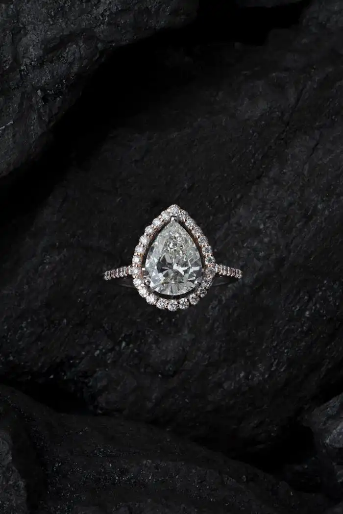 Home close up photo of diamond ring 2735981